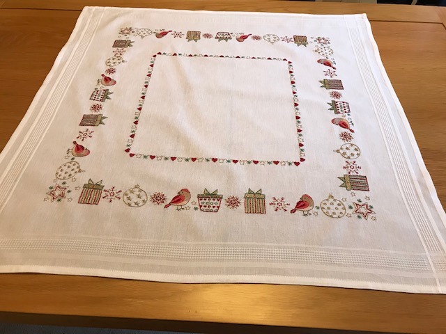 Roz has finally finished a Christmas tablecloth after it had been sitting in a drawer for a year 